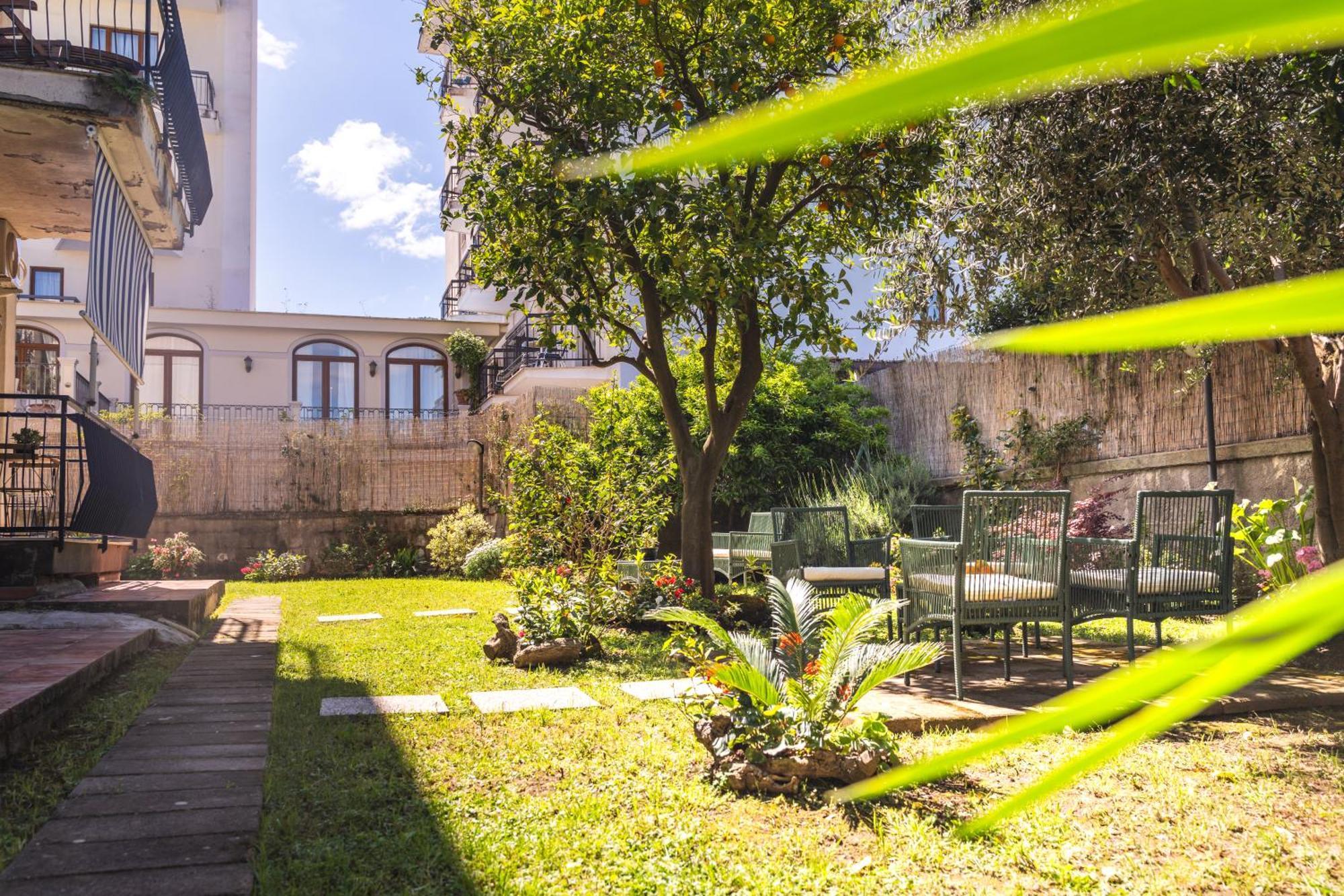 Sorrento Hidden Garden & Rooms Bagian luar foto